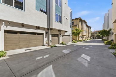 Contemporary Townhome Style Condo in highly sought-after - photo 47