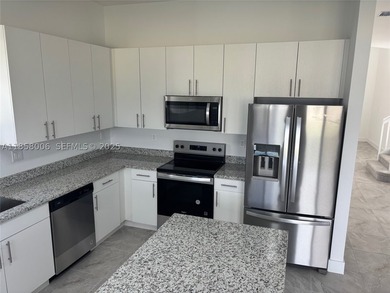 NEW CONSTEUCTION OF 29 SINGLE FAMILY HOUSES, 4 AND 5 BEDROOMS - photo 2