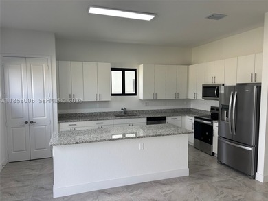 NEW CONSTEUCTION OF 29 SINGLE FAMILY HOUSES, 4 AND 5 BEDROOMS - photo 3