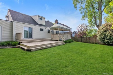 Welcome to 15 Purdue Road in Glen Cove. This charming Cape - photo 21