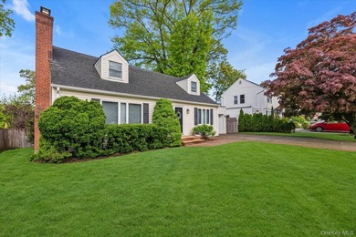 Welcome to 15 Purdue Road in Glen Cove. This charming Cape - photo 23