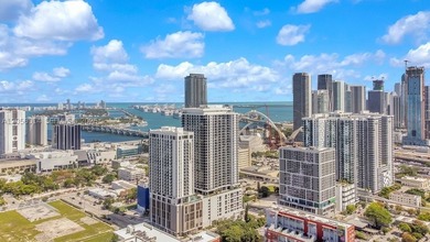 Cozy, modern condo in a great location, this stylish & larger - photo 3