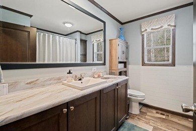 Discover easy peaceful Northwoods living in this well-kept - photo 11