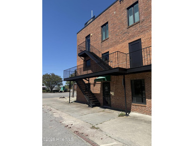 Impeccably maintained 3BR/2BA third-floor waterfront condo in