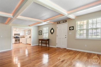 Mid-century gem featuring a brand-new master suite, a 2-year-old - photo 3