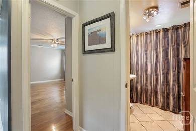 Mid-century gem featuring a brand-new master suite, a 2-year-old - photo 8