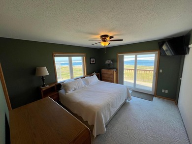 Beautifully updated home in Izatys Resort, perfectly situated on - photo 15