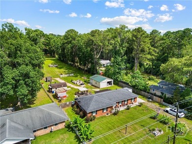 Welcome home to your own private retreat in unincorporated - photo 4