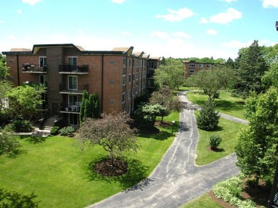 Look! Here's an opportunity to own this Mallard Cove 4th floor - photo 16
