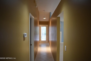 Amazing opportunity. River Point Community Pool Home. 3 bedrooms - photo 12
