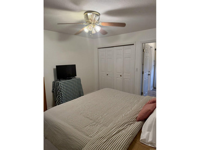 Looking for a lake getaway? This charming 3-bedroom, 1.5-bath - photo 21