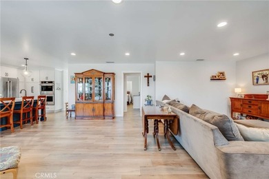 Beautifully updated single-story home offering three bedrooms - photo 4