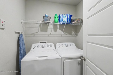 Welcome to 109 Rosie Drive in Long Beach, where modern - photo 25