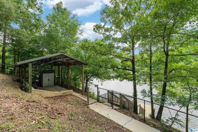 Experience luxury and comfort in this stunning waterfront home - photo 31