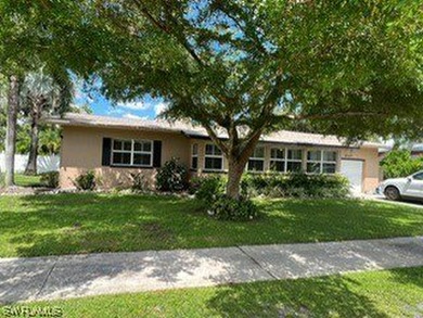 Caloosahatchee River Home For Sale in Fort Myers Florida