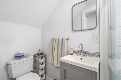 Rare 4-bedroom, 4-bath tri-level townhome in Belle Isle, one of - photo 11