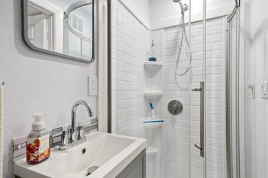 Rare 4-bedroom, 4-bath tri-level townhome in Belle Isle, one of - photo 12