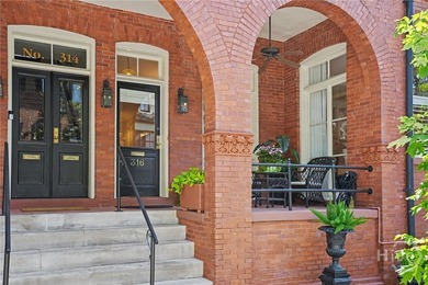 Gorgeous first floor renovated condo in coveted Charlton Place - photo 1