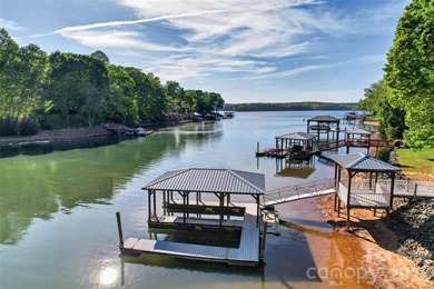 REFINED WATERFRONT LIVING AT IT'S BEST! Meticulously renovated - photo 11