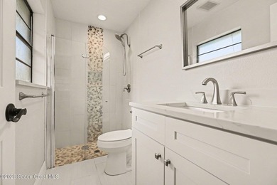 Concrete block home with 3 bedrooms, 2 bathrooms, 2 car garage - photo 12
