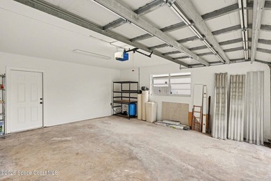 Concrete block home with 3 bedrooms, 2 bathrooms, 2 car garage - photo 22