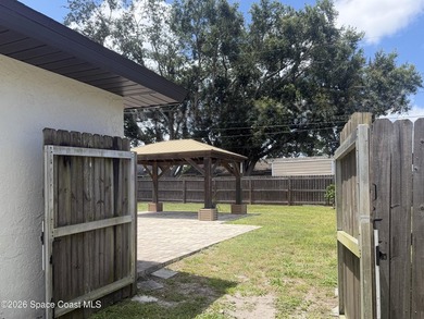 Concrete block home with 3 bedrooms, 2 bathrooms, 2 car garage - photo 23