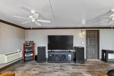 Welcome to your own private retreat! Set on a spacious 1.33-acre - photo 28
