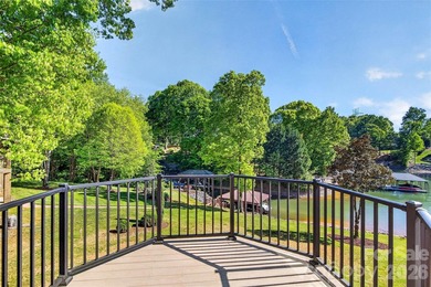REFINED WATERFRONT LIVING AT IT'S BEST! Meticulously renovated - photo 31