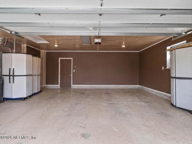 Welcome to your own private retreat! Set on a spacious 1.33-acre - photo 31
