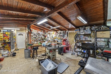 Welcome to this one-of-a-kind waterfront retreat where custom - photo 36
