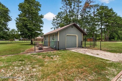 Welcome to your own private retreat! Set on a spacious 1.33-acre - photo 36