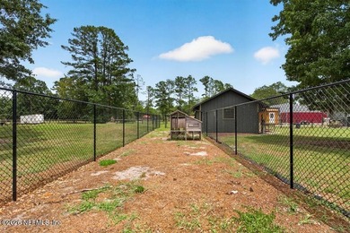 Welcome to your own private retreat! Set on a spacious 1.33-acre - photo 38