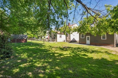 Welcome home to this charming and beautifully updated three - photo 39
