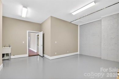 REFINED WATERFRONT LIVING AT IT'S BEST! Meticulously renovated - photo 46