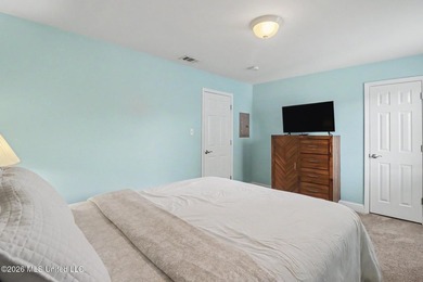 Looking for an affordable beach getaway that is walking distance - photo 13