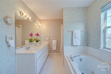 Spacious 4BR/3BA 2218sqft Raised Beach House on the North End of - photo 17