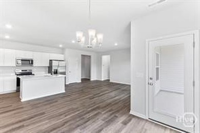 The inviting Retreat floor plan offers 1,504 square feet of - photo 3