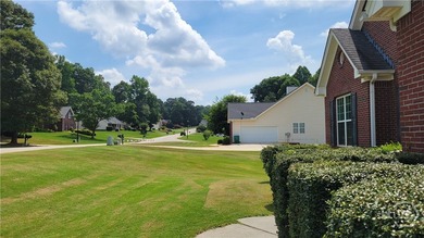 Expansive well maintained Jefferson home near Hoschton - photo 2
