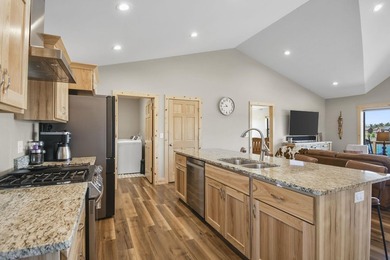 This one truly checks all the boxes! Newer construction, move-in - photo 12