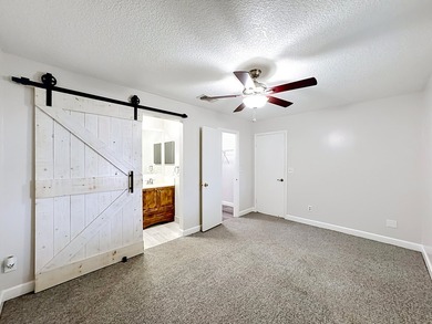 Beautifully remodeled 3BR/2BA home in sought-after Indian River - photo 16