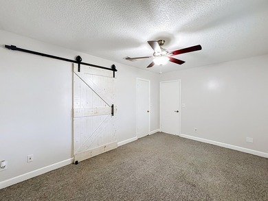 Beautifully remodeled 3BR/2BA home in sought-after Indian River - photo 17