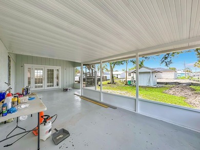 Beautifully remodeled 3BR/2BA home in sought-after Indian River - photo 19