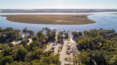 Escape to your own private retreat in Coffee Bluff marina. This - photo 8
