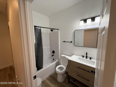This 3-bedroom, 2-bathroom home in Jacksonville's established - photo 11