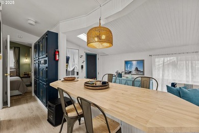 Income Producing Vacation Rental, REMODELED with Class and Style - photo 11
