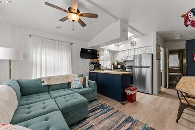 Income Producing Vacation Rental, REMODELED with Class and Style - photo 15