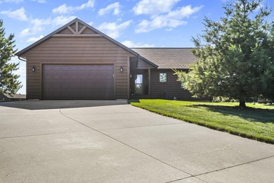 Move-in ready and fully furnished lake home on scenic Castaway - photo 31