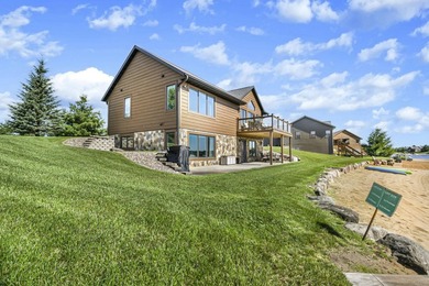 Move-in ready and fully furnished lake home on scenic Castaway - photo 32