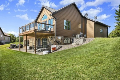 Move-in ready and fully furnished lake home on scenic Castaway - photo 33