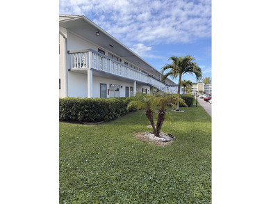 (private lake, pond, coastal) Condo For Sale in Deerfield Beach Florida